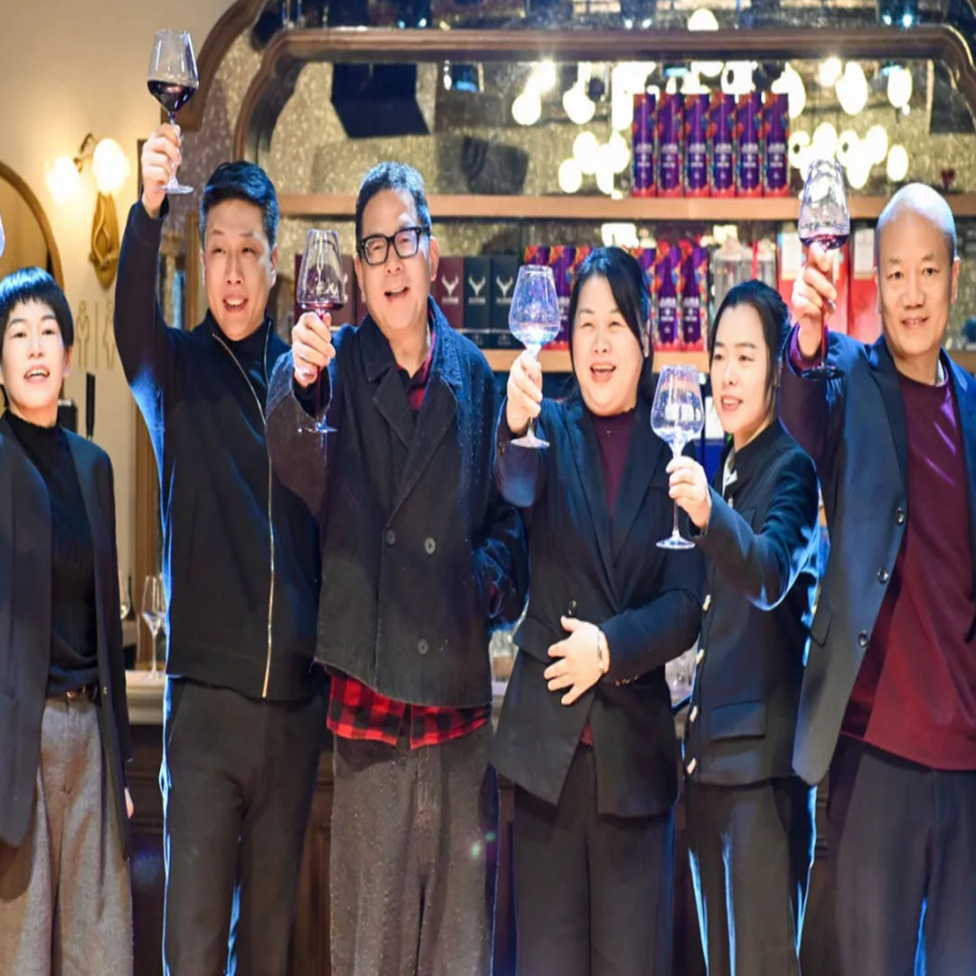 杯中有光·敬我们的时代｜一场有温度的年会璀璨绽放